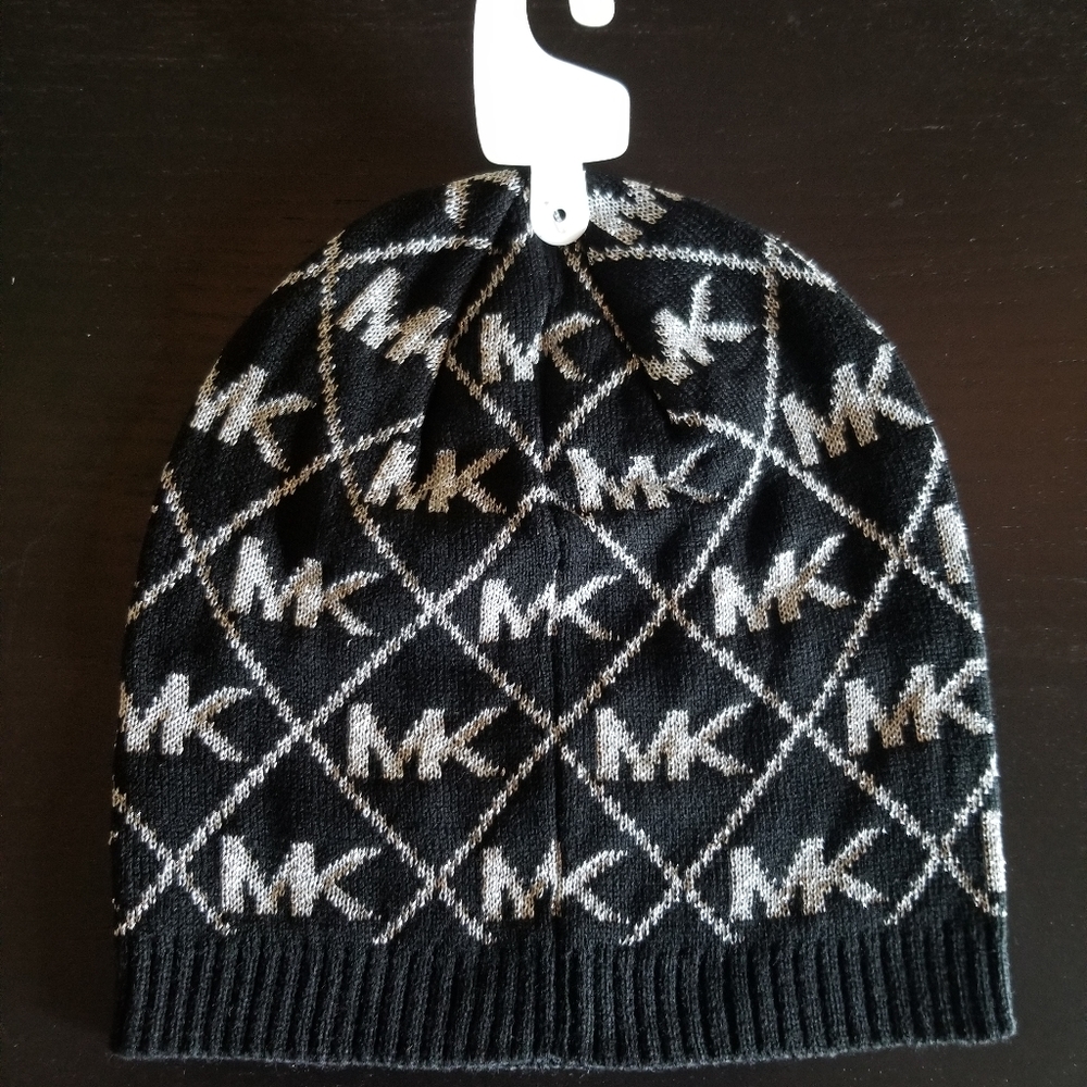 SOLD NEW NWT Michael Kors Knitted Black Silver Beanie One Size - Picture 2 of 3